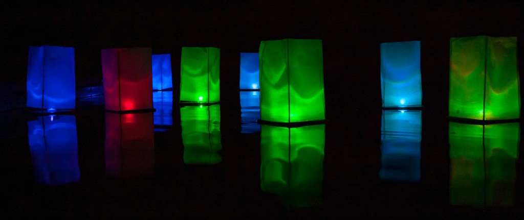 LED ice cubes to illuminate water lanterns